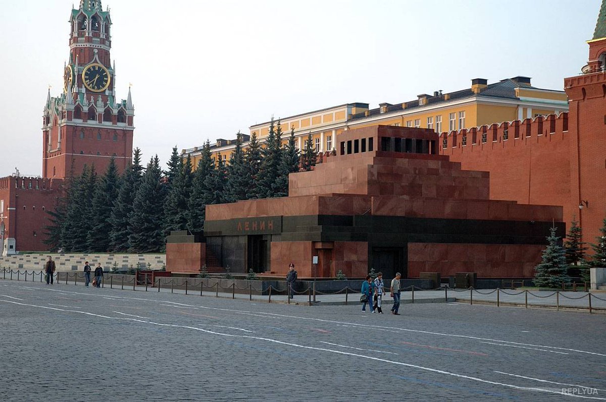 Каменный мавзолей Ленина