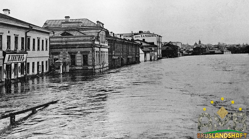 Затоп городских улиц из брусчатки в Москве